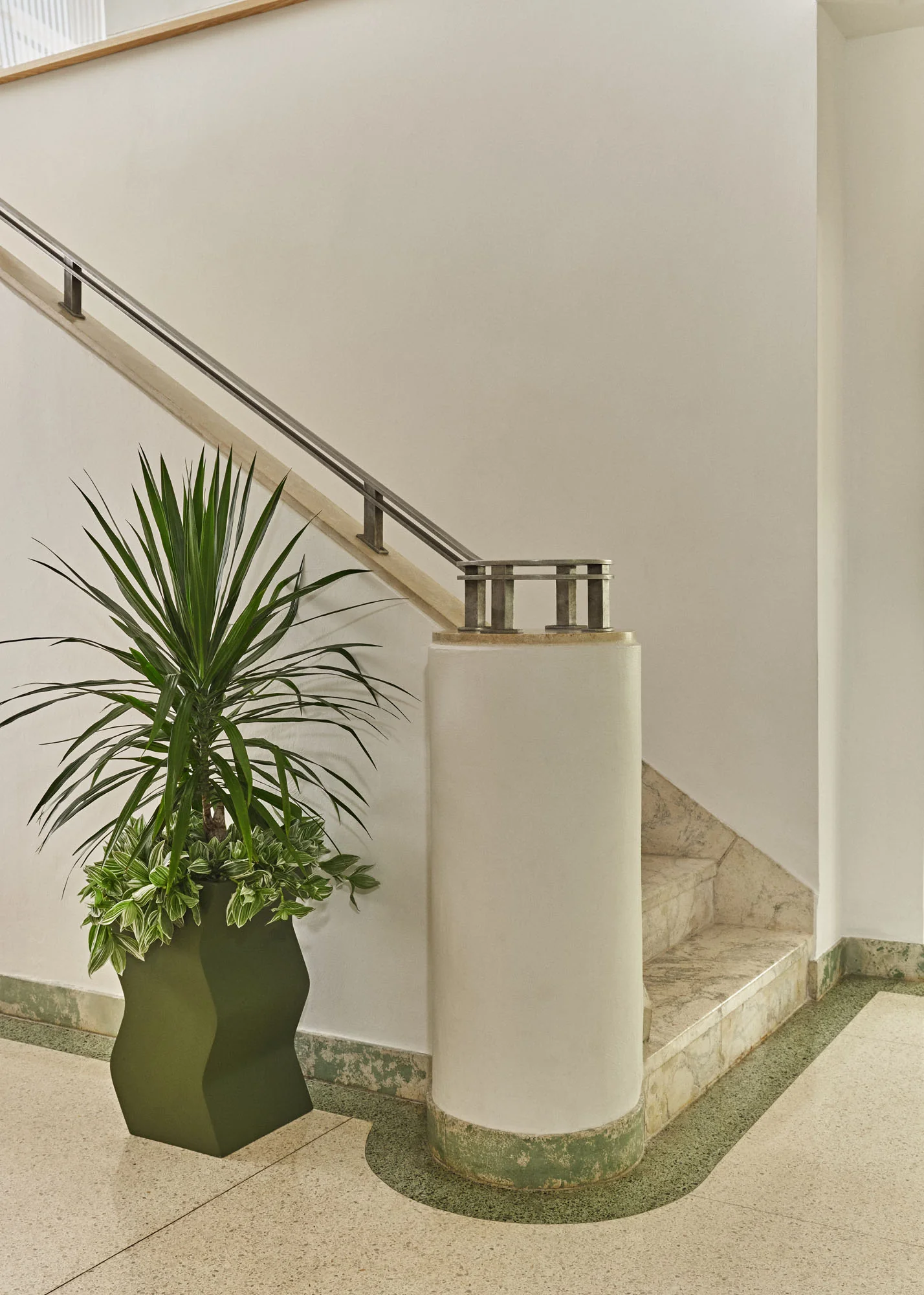 Curvy Planter - Image 8